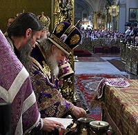 Святейший Патриарх Кирилл впервые совершил Чин освящения мира