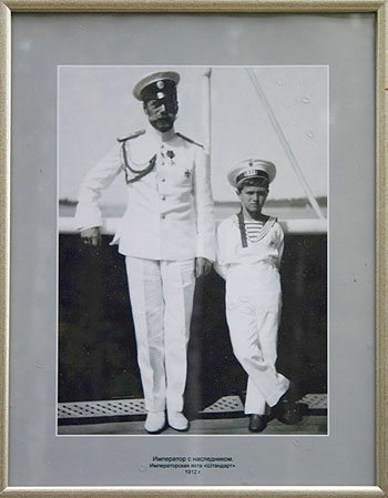 Император Николай II с цесаревичем Алексеем (фото 1912 г.)