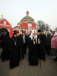 Святейший Патриарх Кирилл совершил в Борисо-Глебском Аносином женском монастыре утреню Великой среды