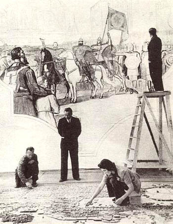 П. Корин во время работы над мозаичным панно для станции метрополитена «Комсомольская-кольцевая». 1951