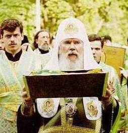 Патриарх Алексий возглавляет торжественное перенесение мощей преп. Саввы Сторожевского в обитель. 1998 г.