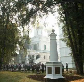 Романовский обелиск в Ипатьевском монастыре