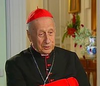 Папа Бенедикт XVI посетил в больнице кардинала Эчегарая Папа Бенедикт XVI посетил в больнице кардинала Эчегарая