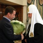 Поздравление Президента Д.А.Медведева Святейшему Патриарху Кириллу по случаю первой годовщины интронизации Его Святейшества