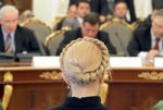 Украинский премьер Николай Азаров освятил кабинет после Тимошенко