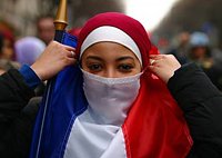 Париж одобрил законопроект о запрете ношения паранджи на публике