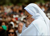 В США монахиню, члена совета по этике при католической больнице, отлучили от Причастия за согласие на проведение аборта