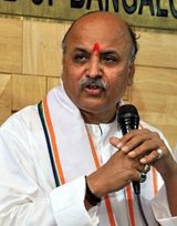 Видный индуистский лидер призвал ввести смертную казнь через обезглавливание за обращение индусов в другую религию