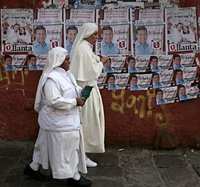В Конго католических монахинь избили по подозрению в соучастии в фальсификации итогов выборов