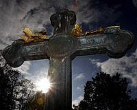 «Во имя толерантности» мэр французского города санкционировал снос креста на христианском кладбище