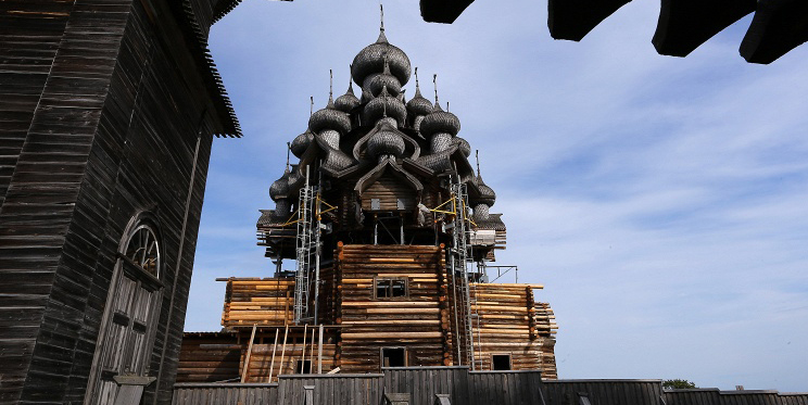 Самую высокую деревянную церковь в России начали возрождать в Тверской области