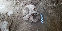 На кладбище в центральной Италии археологи обнаружили могильник V века с необычными захоронениями
