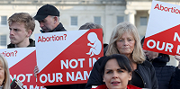 Католики и правозащитники в Шотландии встревожены планом властей о декриминализации абортов