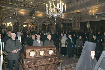 На литургии в храме свт.Спиридона Тримифунтского в Керкире (фото - сайт Серафимо-Дивеевского монастыря)