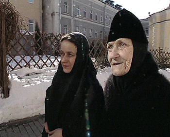 Монахиня Адриана (Малышева) с одной из сестер обители