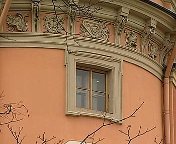 Окно комнаты, где жил Ф. М. Достоевский. Общежитие Инженерного училища. Михайловский замок