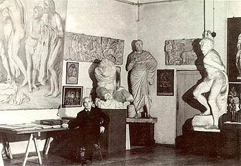 П.Д. Корин в своей мастерской на М. Пироговской. 1960 Г.