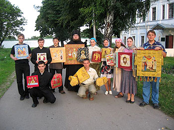 Студенты факультета Церковных художеств ПСТГУ со своими работами