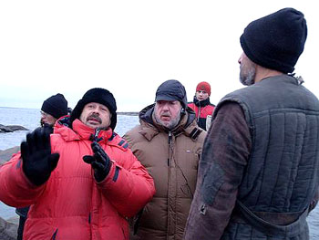 Оператор-постановщик Андрей Жегалов, режиссер-постановщик Павел Лунгин и Петр Мамонов во время съемок фильма