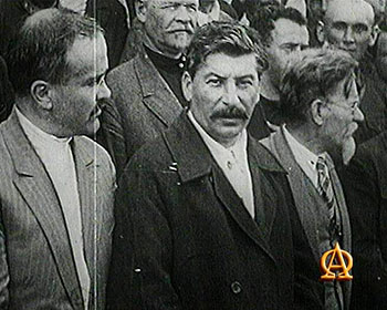 Сталин и идеологи первой пятилетки. Фото из киноархива 