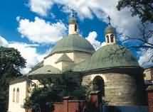 Церковь св. Николая, XIII в. - древнейший православный храм Львова. Ныне занят раскольниками.