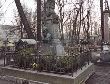 Могила Достоевского на Тихвинском кладбище Александро-Невской Лавры