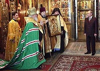 Предстоятель Русской Православной Церкви совершил молебен в Благовещенском соборе Кремля