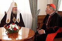 Состоялась встреча Святейшего Патриарха Алексия с делегацией Римско-католической Церкви, доставившей в Россию список Казанской иконы Божией Матери