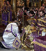 В Великий Четверг Святейший Патриарх Кирилл совершил чин омовения ног