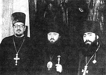 Слева направо - архимандрит Владимир (Котляров), епископ Никодим (Ротов), протоиерей Виталий Боровой. Фото - сайт Санкт-Петербургской епархии