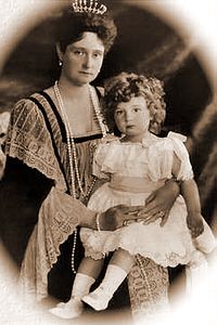 Императрица Александра Федоровна с сыном