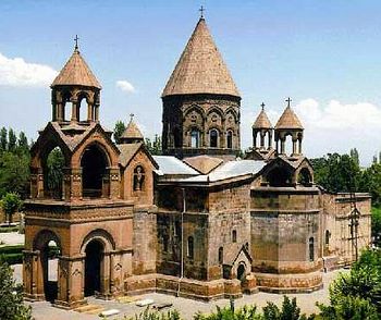 Кафедральный собор Арменской Церкви в Эчмиадзине 