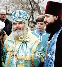Профессор ДВГУ епископ Вениамин и доцент священник Ростислав Мороз