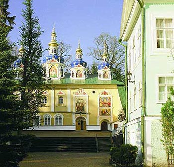 Успенский пещерный храм, Псково-Печерский монастырь. Фото - сайт Псково-Печерского монастыря.
