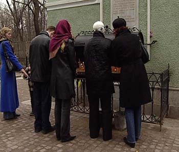 У часовни св. блж. Ксении Петербургской 