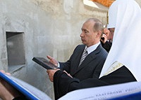 Святейший Патриарх Кирилл и Премьер-министр Владимир Путин приняли участие в церемонии закладки первого камня храмового комплекса в Одинцовском районе