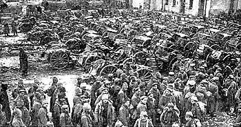 Русcкие пленные солдаты и артилерия захваченные под Танненбергом. Фото 1914 г.
