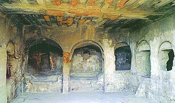 Интерьер в пещерной церкви в Уплисцихе, VII в.