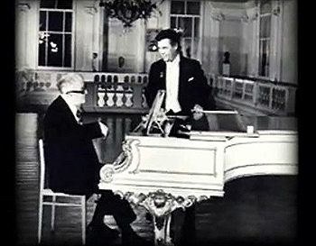 Композитор Г. Свиридов во время концерта