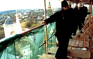 Архимандрит Георгий на реставрируемой колокольне Троице-Сергиевой Лавры