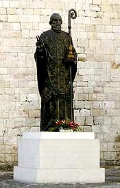 Памятник свт.Николаю в Бари
