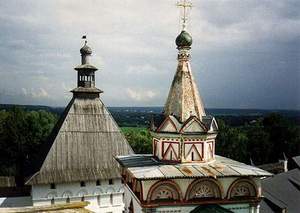 Красная башня и надвратный Троицкий храм Саввино-Сторожевского монастыря