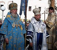 В день праздника Тихвинской иконы Богородицы Божественную литургию перед чудотворным образом совершили Предстоятели Русской и Американской Православных Церквей