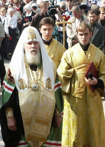 Молебен перед началом подъема колоколов на звонницу Троице-Сергиевой Лавры