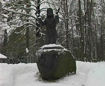 Памятник прп. Серафиму Саровскому