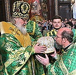 К празднику Пасхи Святейший Патриарх наградил ряд священнослужителей столицы