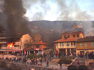 Призрен, 17 марта 2004 г. (фото - www.kosovo.com)