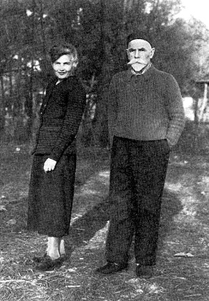 А. И. Деникин с дочерью. Конец 30-х гг. ХХ в. 