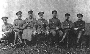 Быхов, 1917 г. Слева направо - генералы Елснер, Ванновский, Деникин, Эрдели, Марков и Орлов 