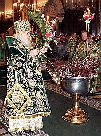 Накануне праздника Входа Господня в Иерусалим Святейший Патриарх совершил Всенощное бдение и освящение верб